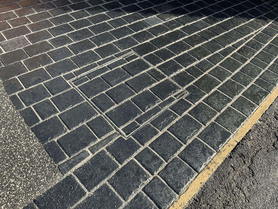 Block paving with drainage cover